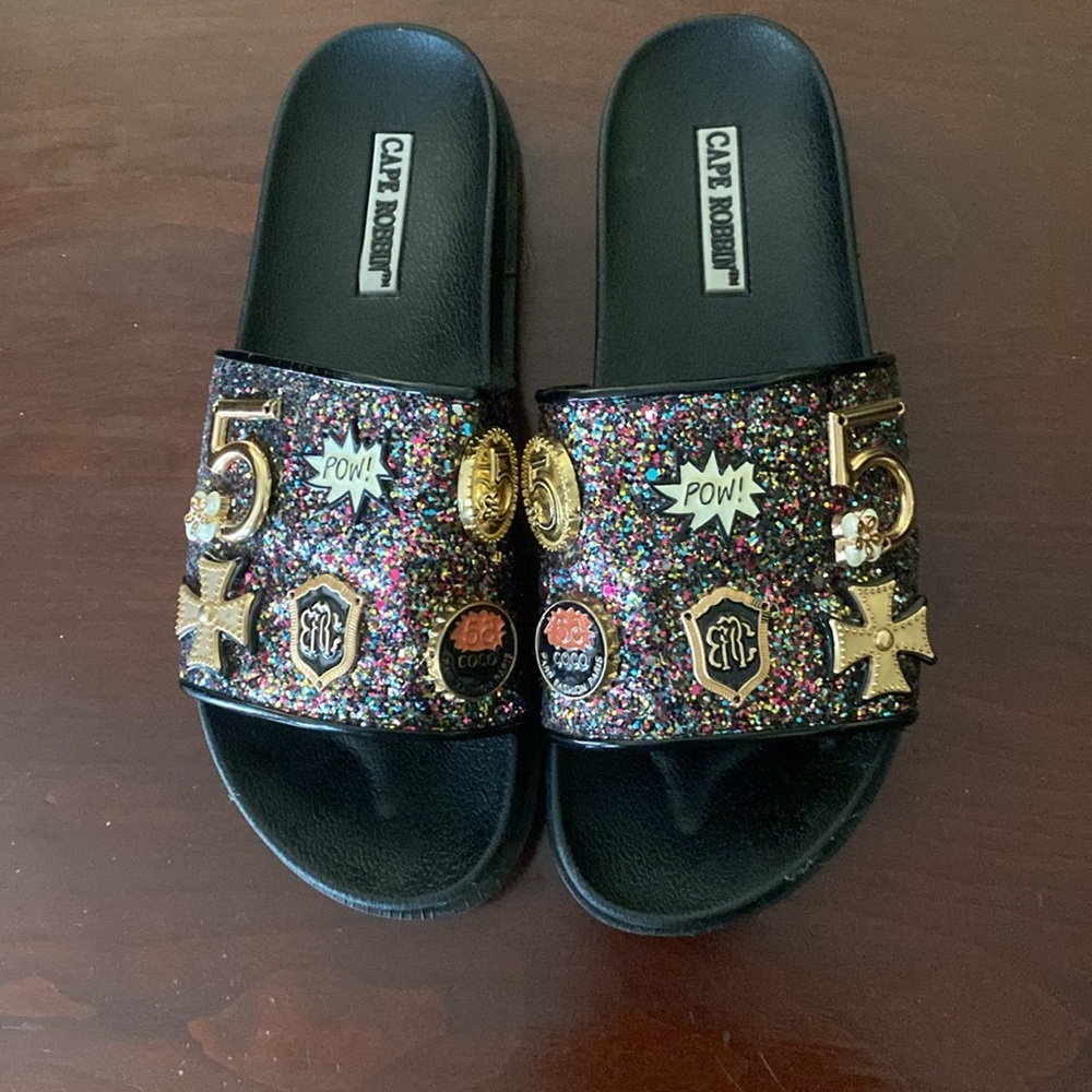 Fun women’s Cape Robbin slip on flats size 8 - Picture 2 of 3